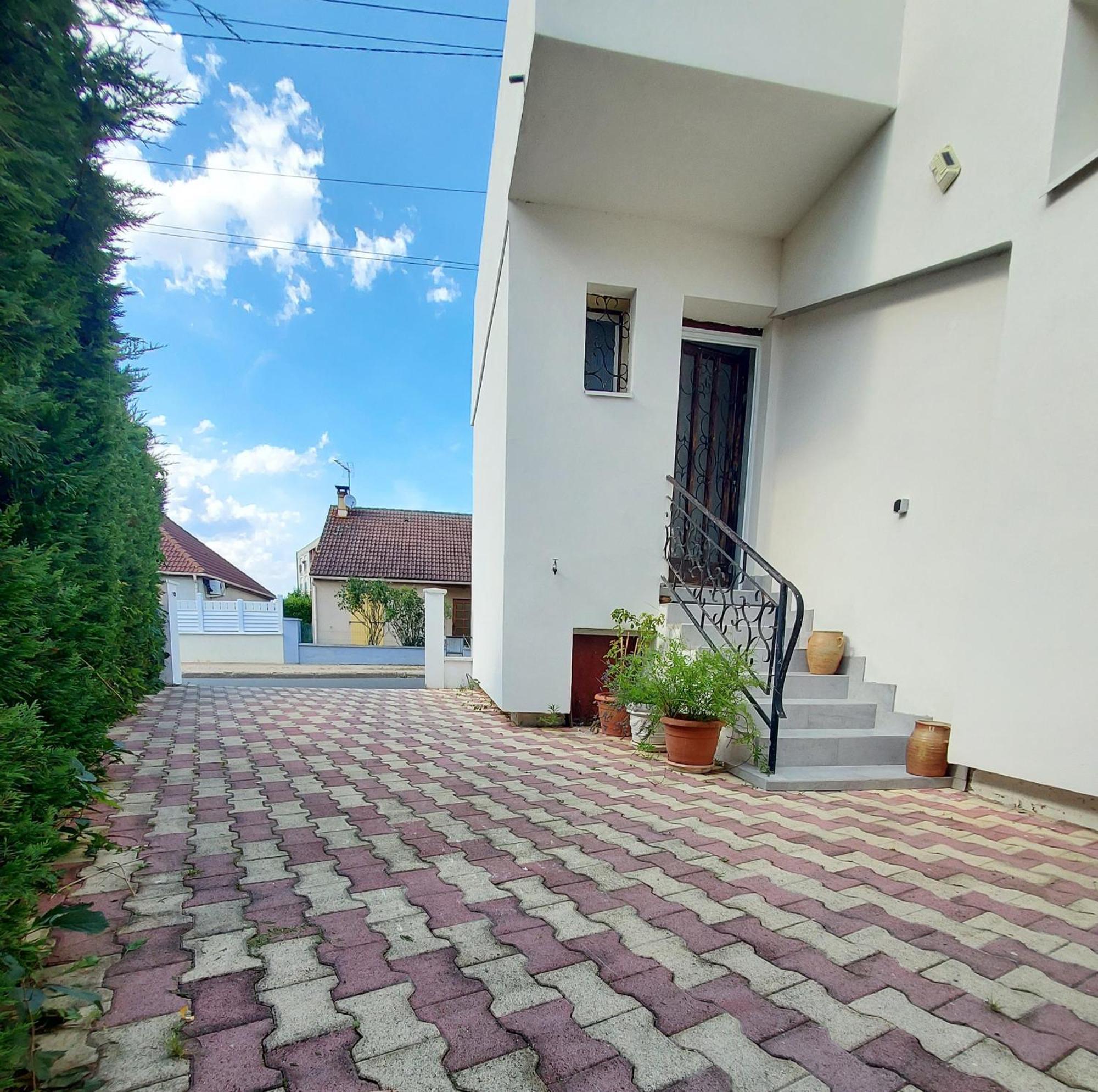 Appartement Meuble Avec Deux Chambres Moulins  Dış mekan fotoğraf